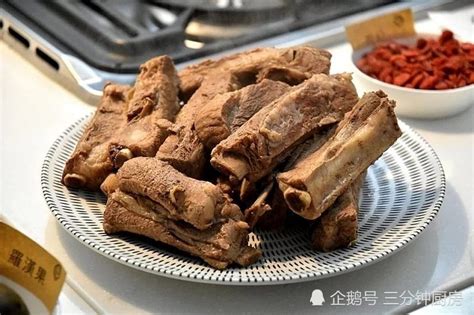 皇帝骨是什么|【肉骨茶要吃哪部位？】皇帝骨、豬彎、不見天，饕客。